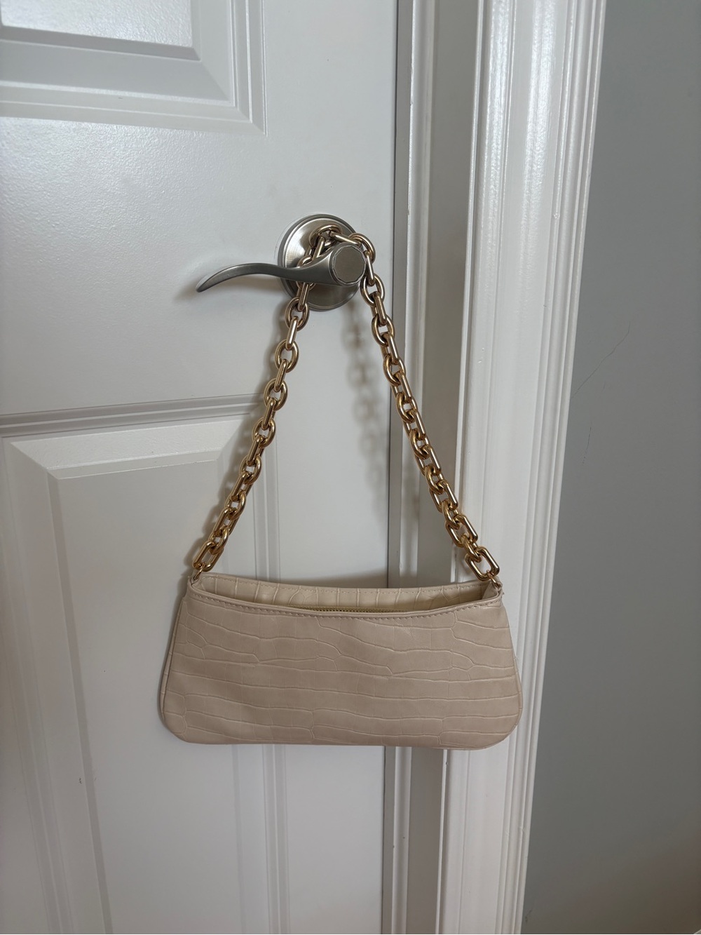 Zara Cream Croc-Embossed Gold Chain Shoulder Bag